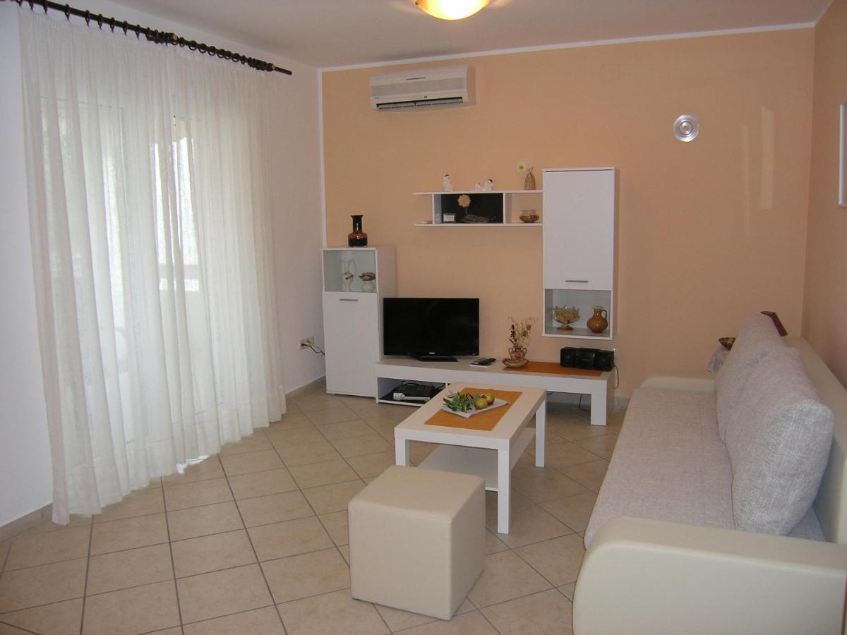 Apartments Biljana For Relaxing Holidays In Baska Buitenkant foto