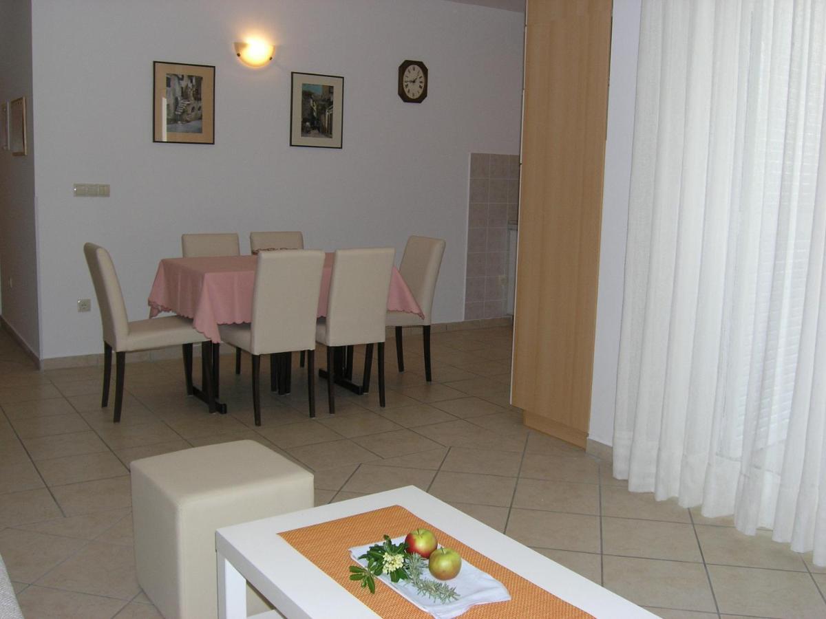 Apartments Biljana For Relaxing Holidays In Baska Buitenkant foto